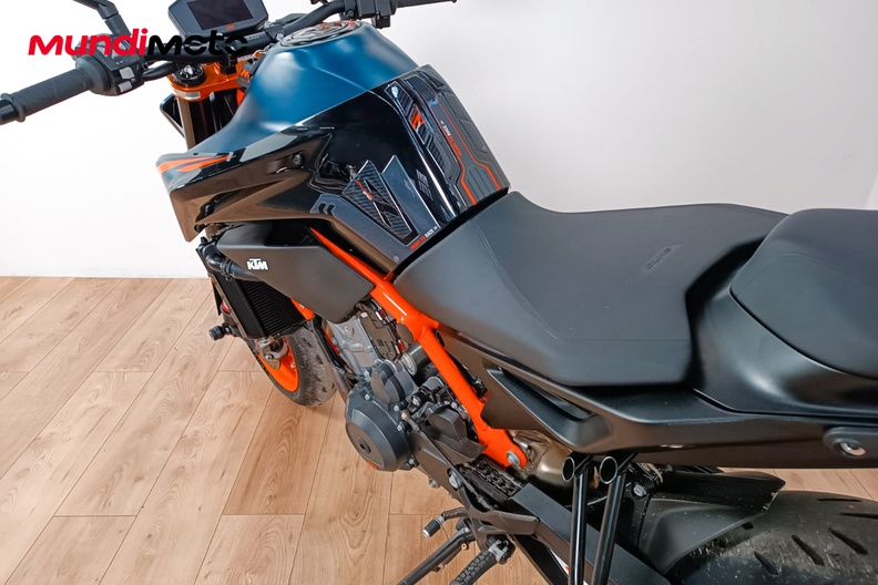 Motorbike image 8