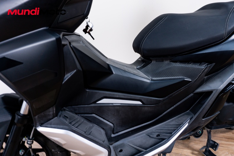 Motorbike image 9