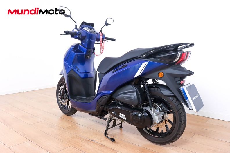 Motorbike image 6