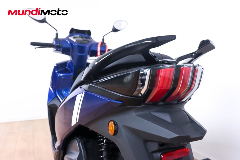Motorbike image 9