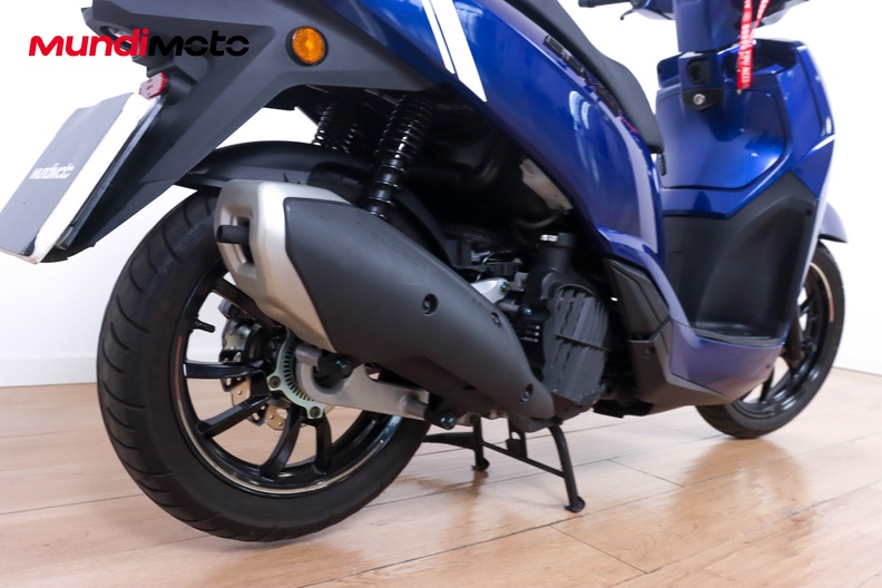 Motorbike image 3