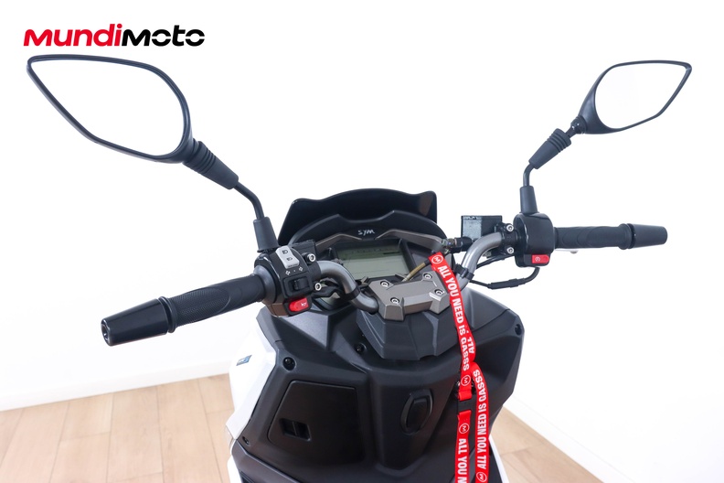 Motorbike image 10