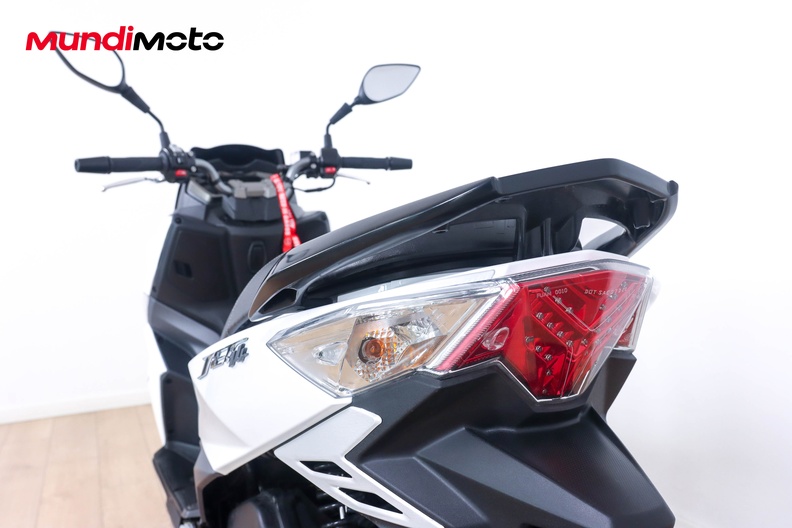 Motorbike image 9