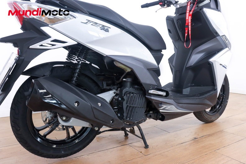 Motorbike image 3