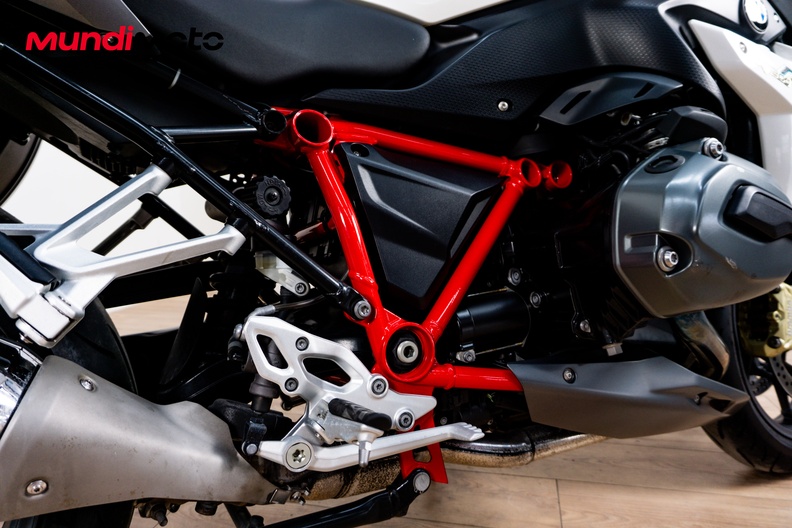 Motorbike image 3
