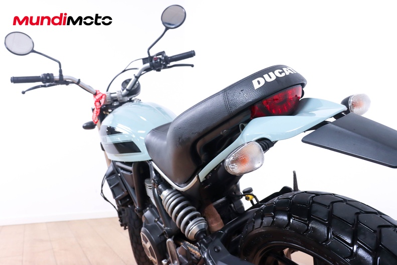 Motorbike image 9