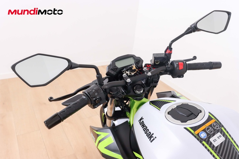 https://assets.mundimoto.com/images/436c6b2b-83df-4f14-9105-0e0ad34f146f/COCKPIT_HANDLEBAR-0_medium.jpg