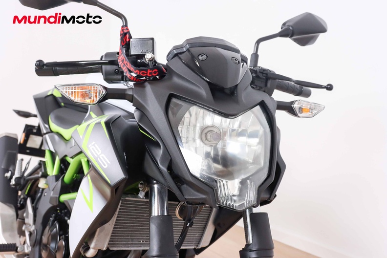 https://assets.mundimoto.com/images/436c6b2b-83df-4f14-9105-0e0ad34f146f/RIGHT_FRONT_DETAIL-0_medium.jpg