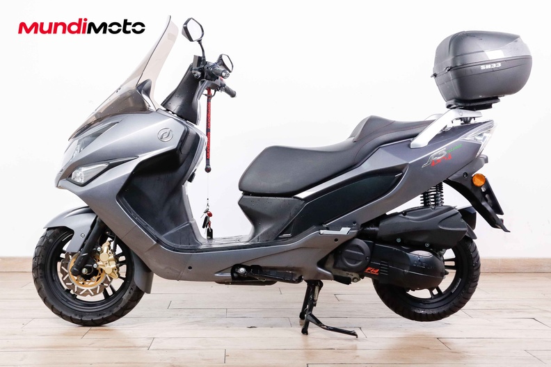Motorbike image 5