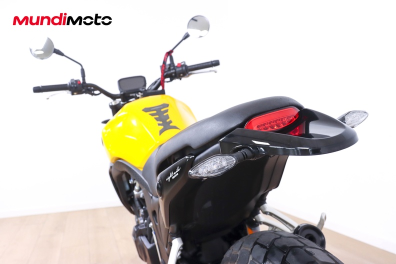 Motorbike image 9