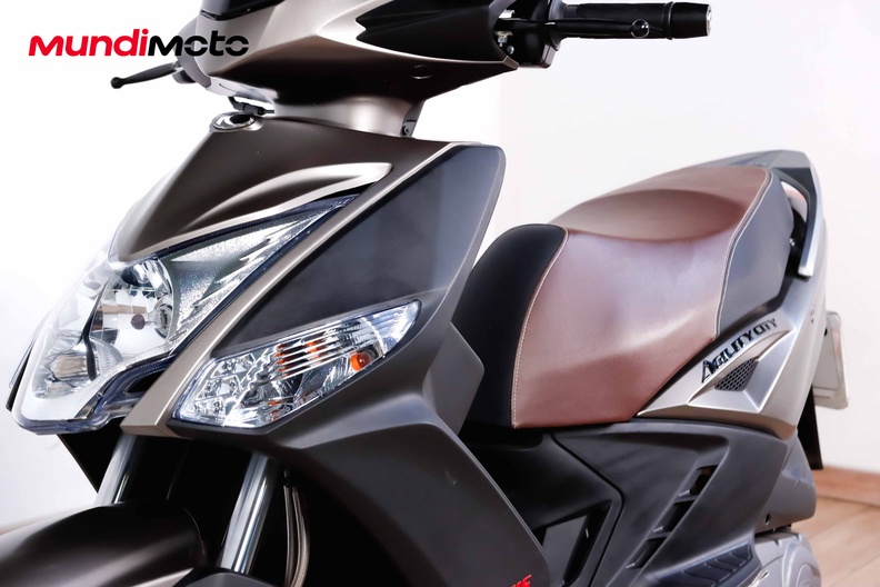 Motorbike image 8