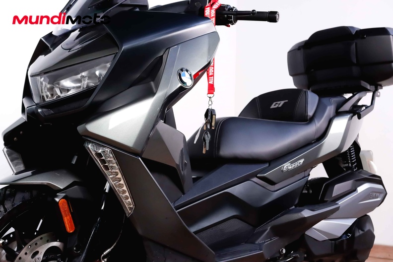 Motorbike image 8
