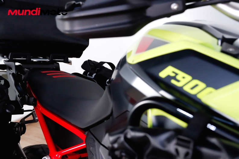 Motorbike image 13