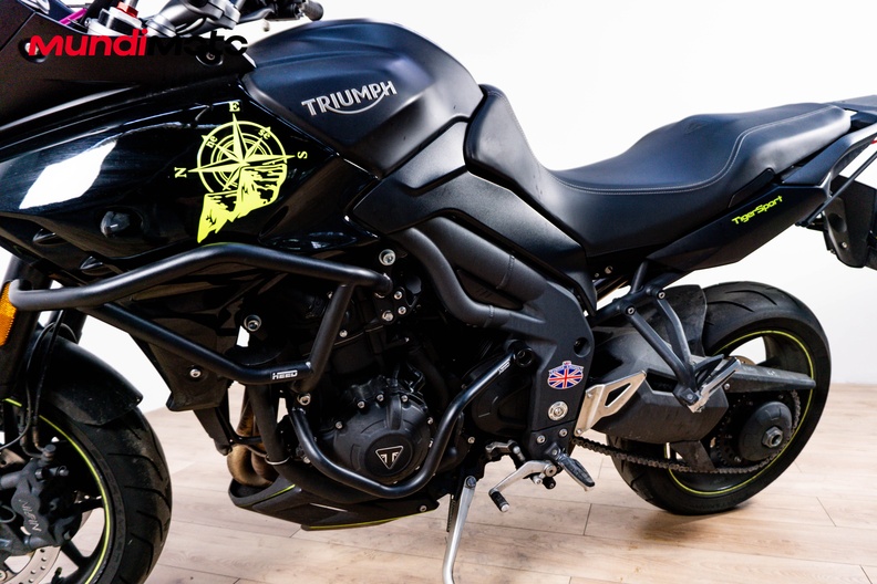 Motorbike image 9