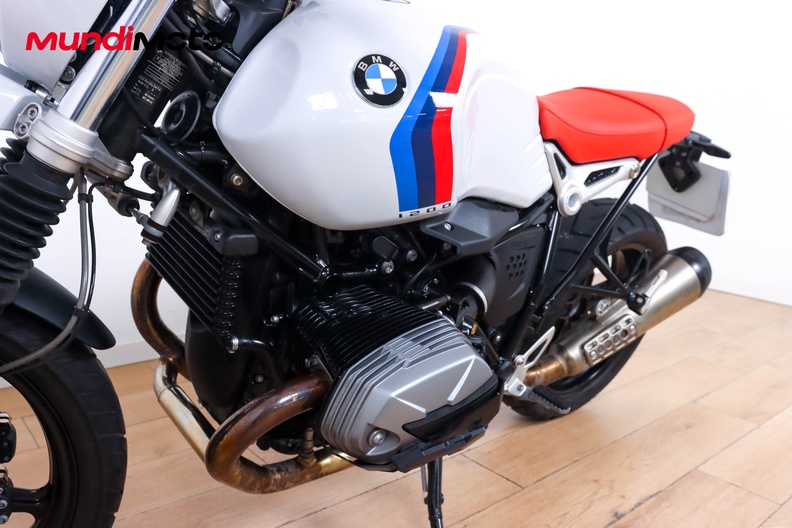 Motorbike image 8