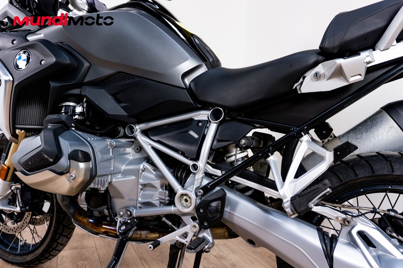 Motorbike image 8