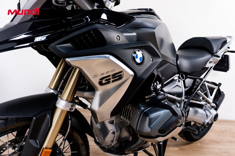 Motorbike image 9