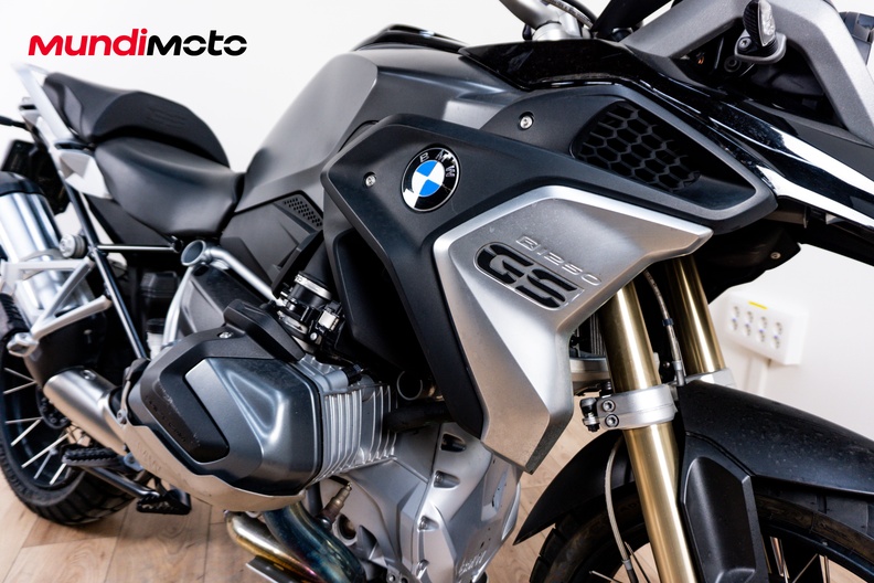 Motorbike image 4