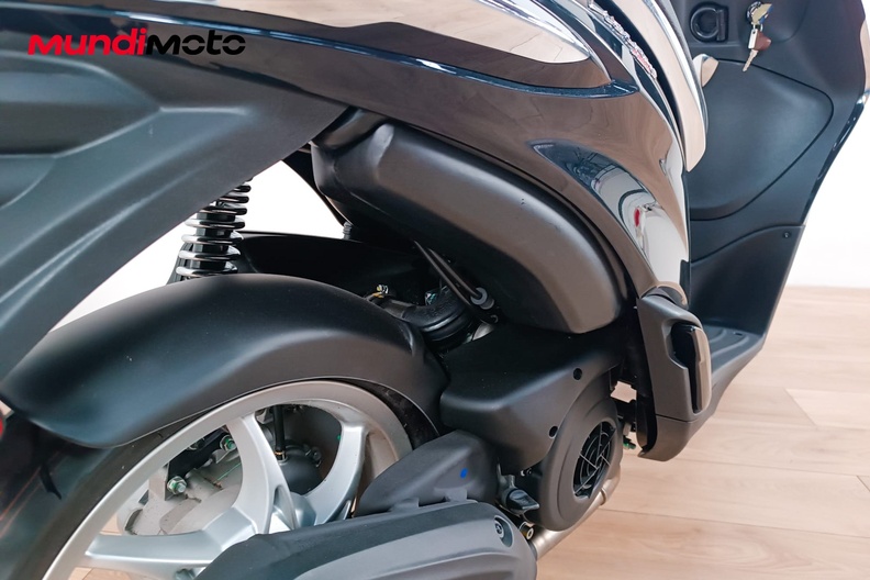 Motorbike image 3