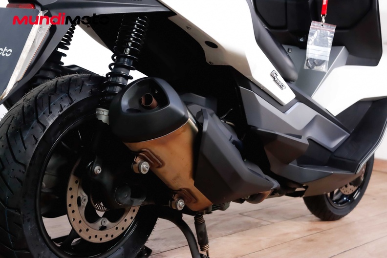 Motorbike image 3