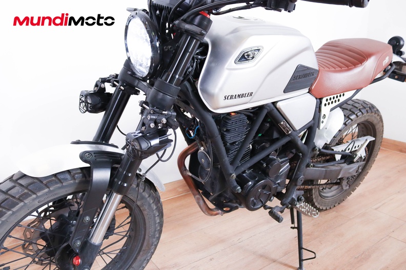 Motorbike image 9