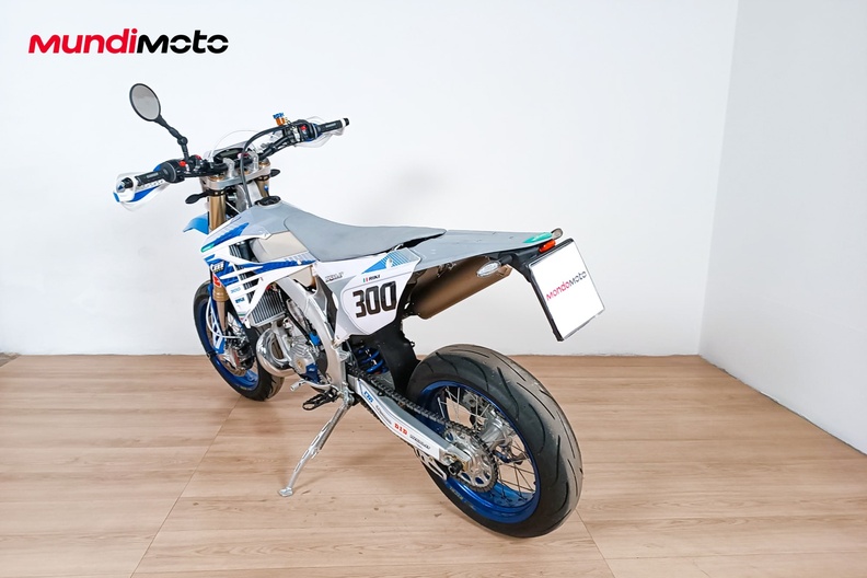 Motorbike image 7