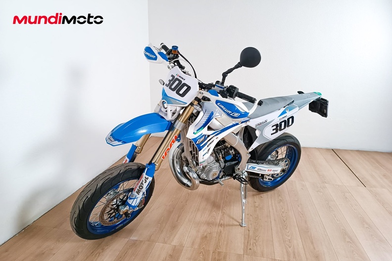 Motorbike image 6