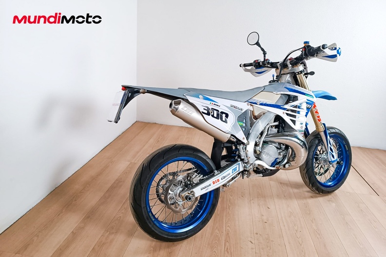 Motorbike image 2
