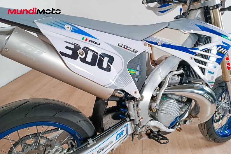 Motorbike image 3
