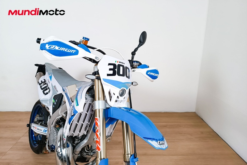 Motorbike image 4