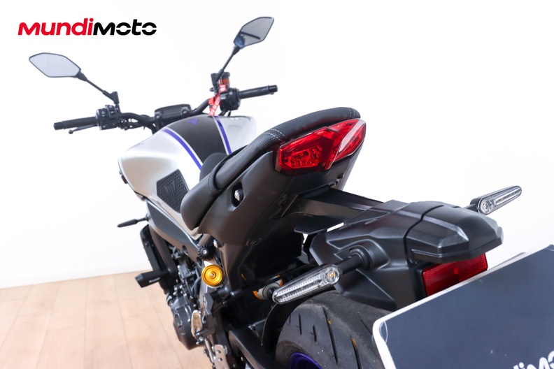 Motorbike image 9