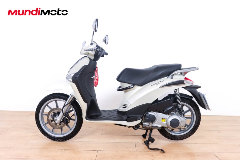 Motorbike image 5
