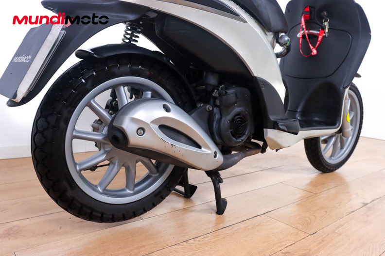Motorbike image 3