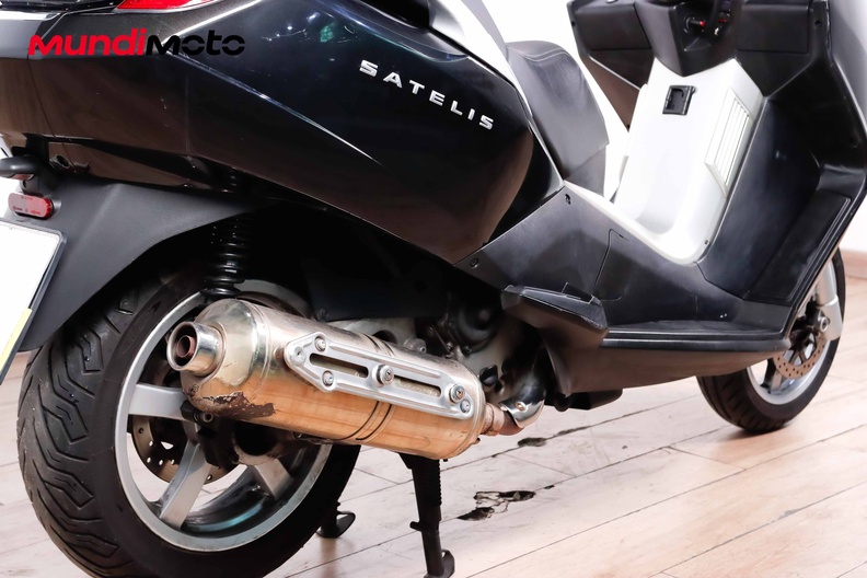 Motorbike image 3