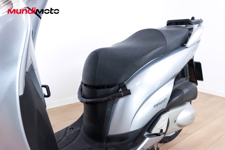 Motorbike image 9