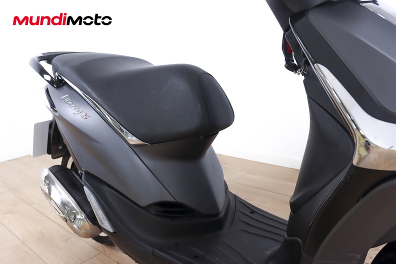 Motorbike image 12