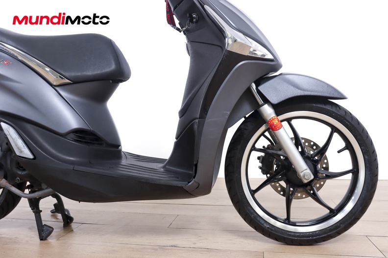 Motorbike image 13