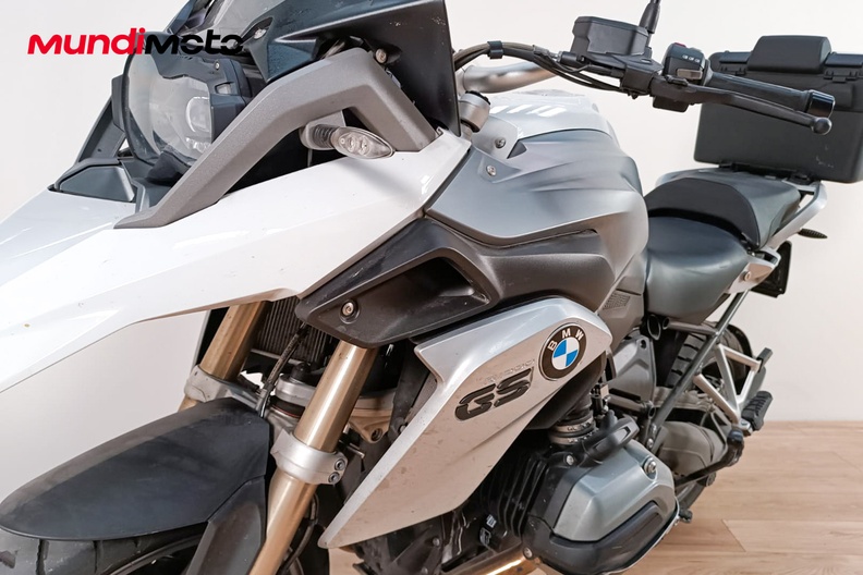 Motorbike image 9