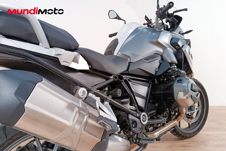 Motorbike image 3