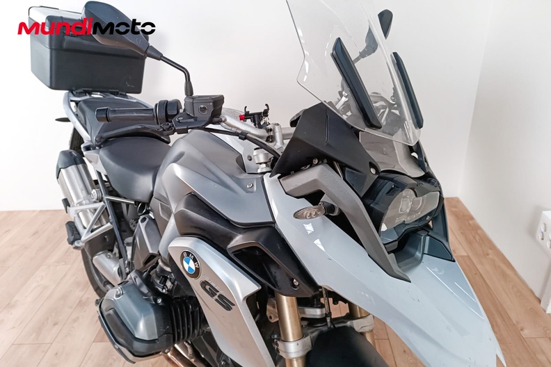 Motorbike image 4