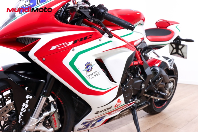 https://assets.mundimoto.com/images/5448cfb4-477e-4348-964b-c67758340620/LEFT_FRONT_DETAIL-0_medium.jpg