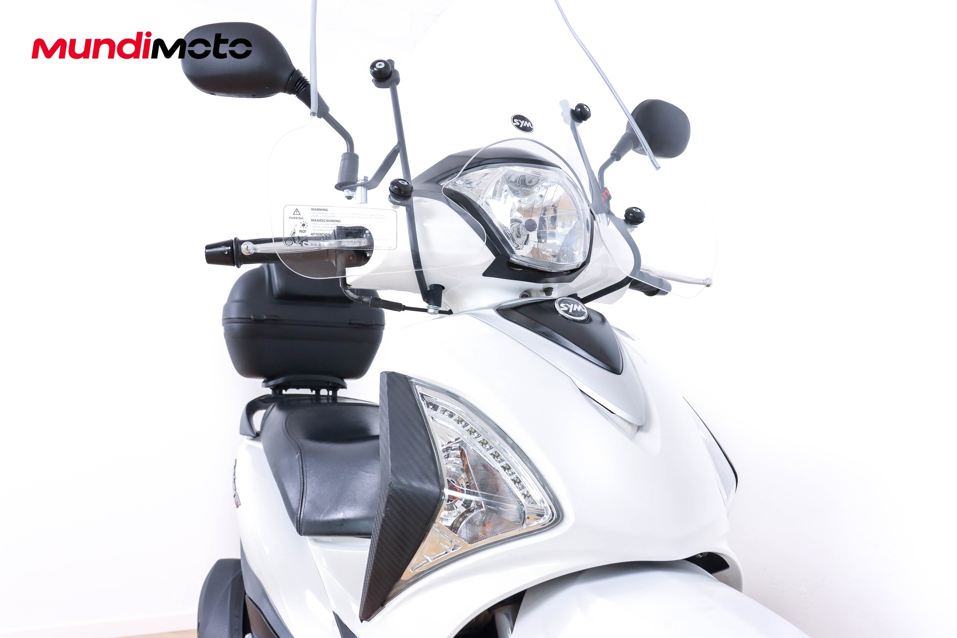 https://assets.mundimoto.com/images/5468d260-bdcf-4fbb-89f2-d000e2ab7fb6/RIGHT_FRONT_DETAIL-0_detail.jpg