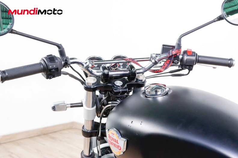 https://assets.mundimoto.com/images/55f52cba-f4f0-4443-92ea-22b1baf31323/COCKPIT_HANDLEBAR-0_medium.jpg