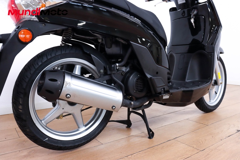 Motorbike image 3