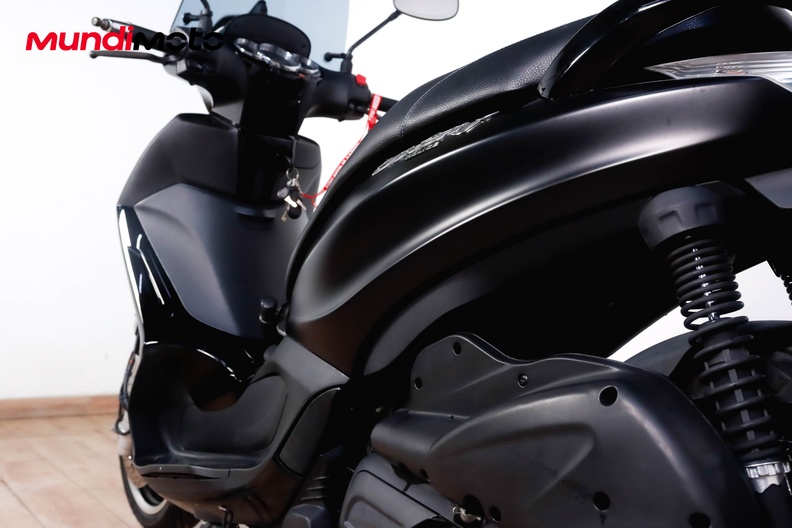 Motorbike image 9