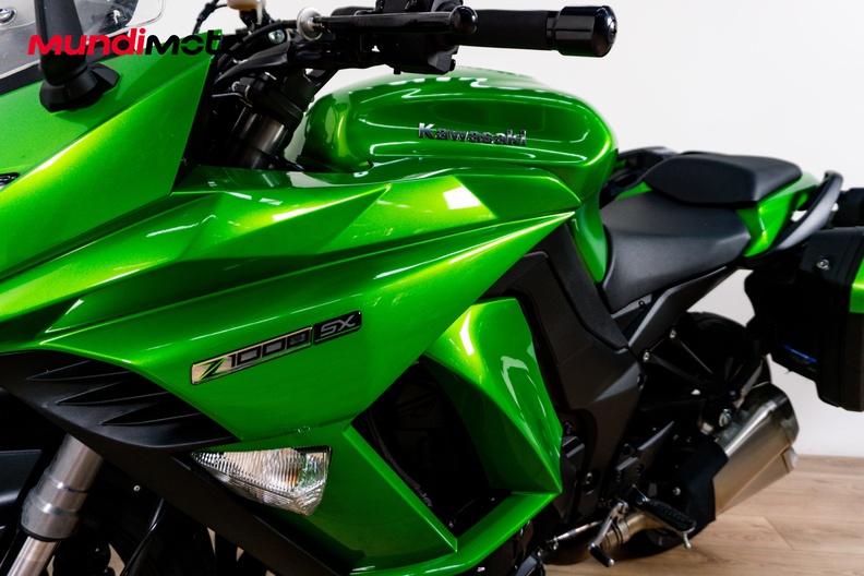 Motorbike image 9