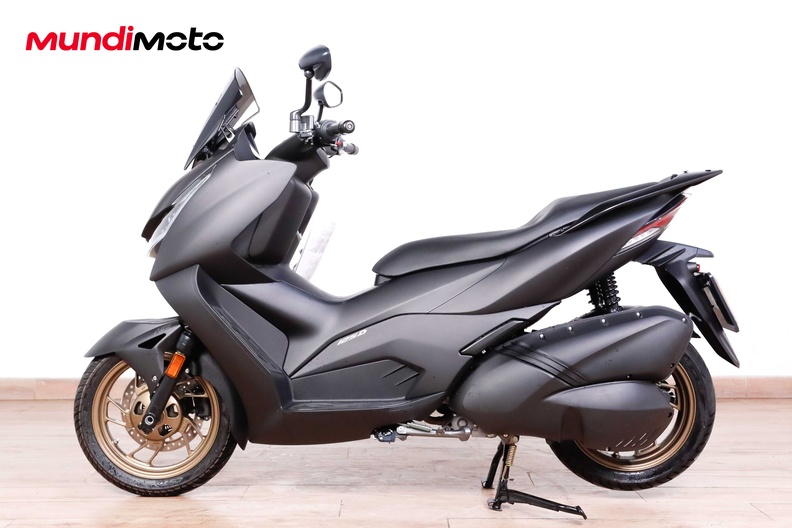 Motorbike image 5