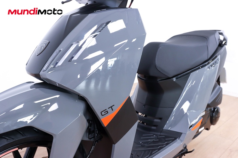 Motorbike image 9