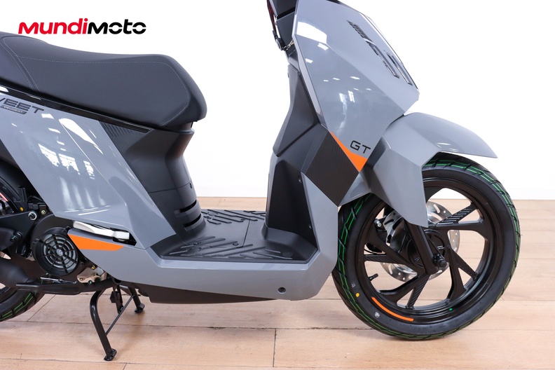 Motorbike image 4
