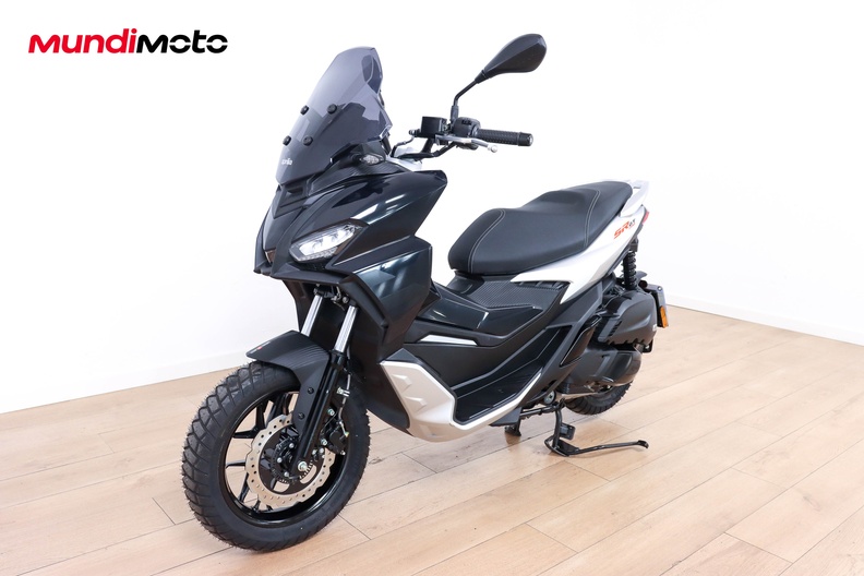 https://assets.mundimoto.com/images/58b67c90-fe4d-4d75-97de-11ebab426ea4/LEFT_FRONT-0_medium.jpg